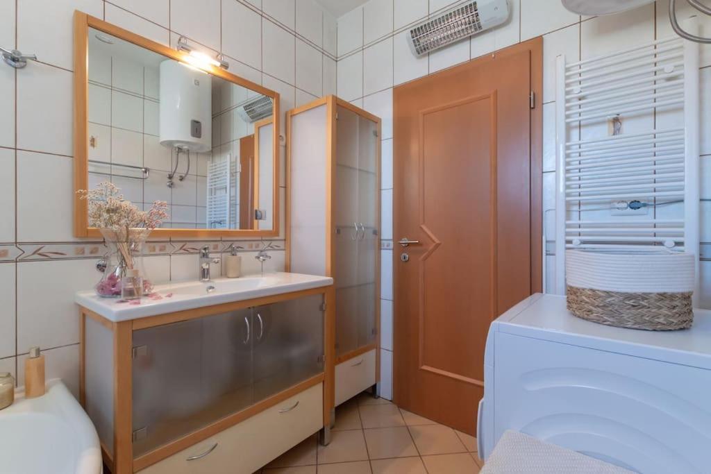 Sea View- Spacious Apartment With Shared Pool Split Extérieur photo