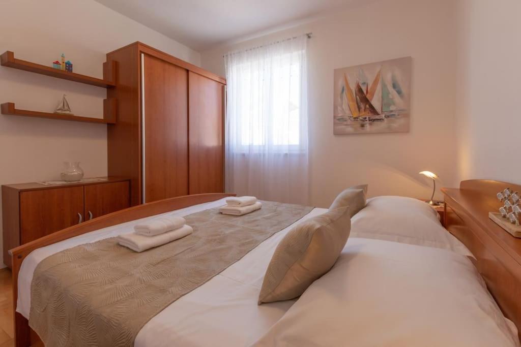 Sea View- Spacious Apartment With Shared Pool Split Extérieur photo