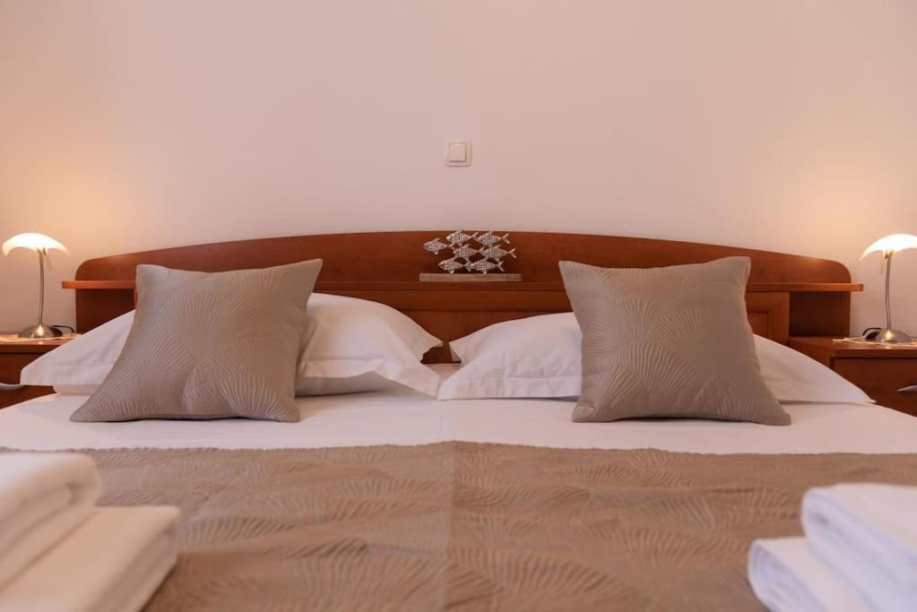 Sea View- Spacious Apartment With Shared Pool Split Extérieur photo