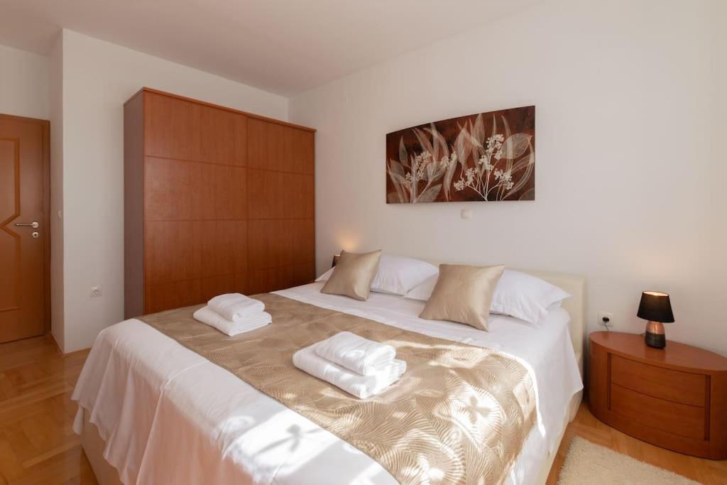 Sea View- Spacious Apartment With Shared Pool Split Extérieur photo